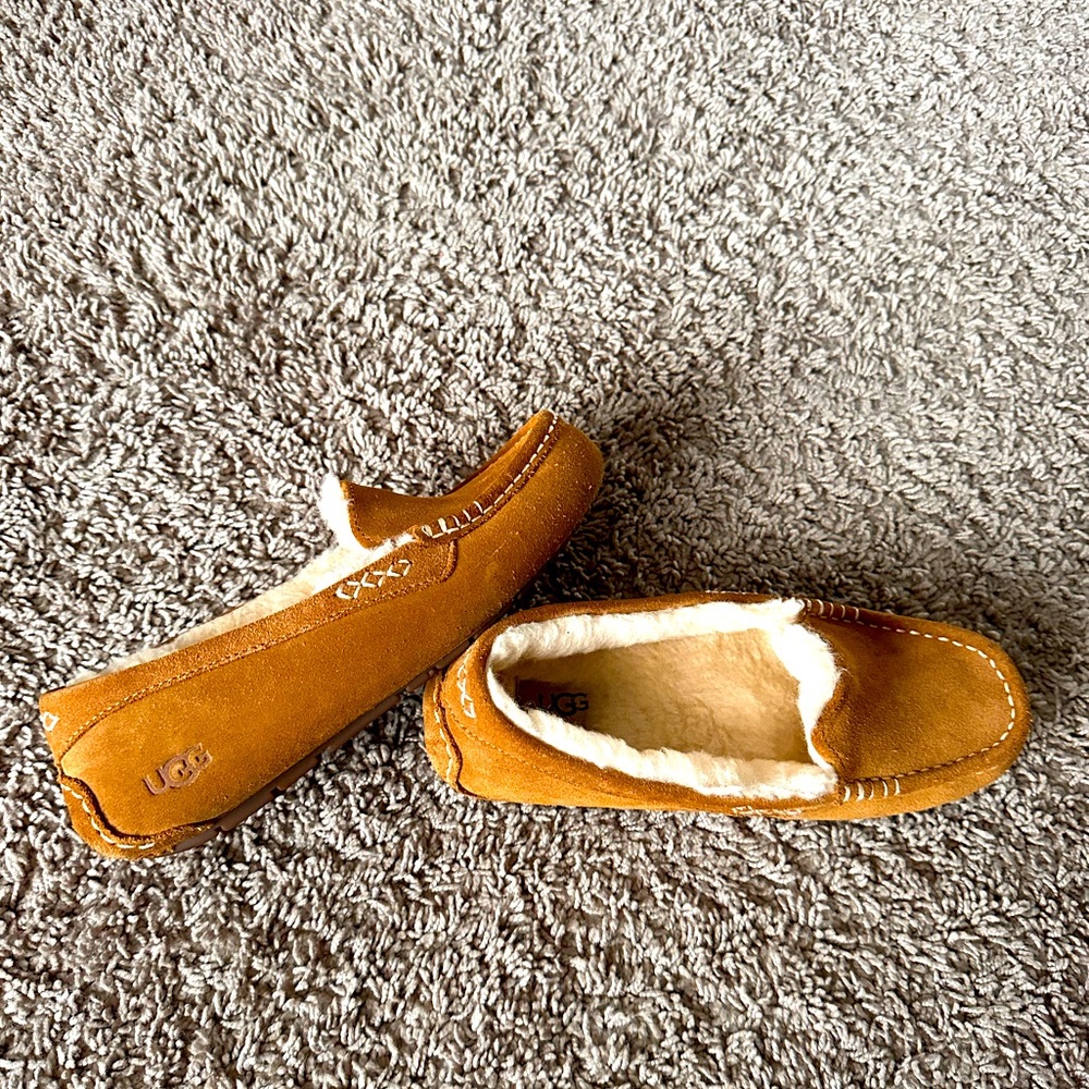UGG slippers size 7
